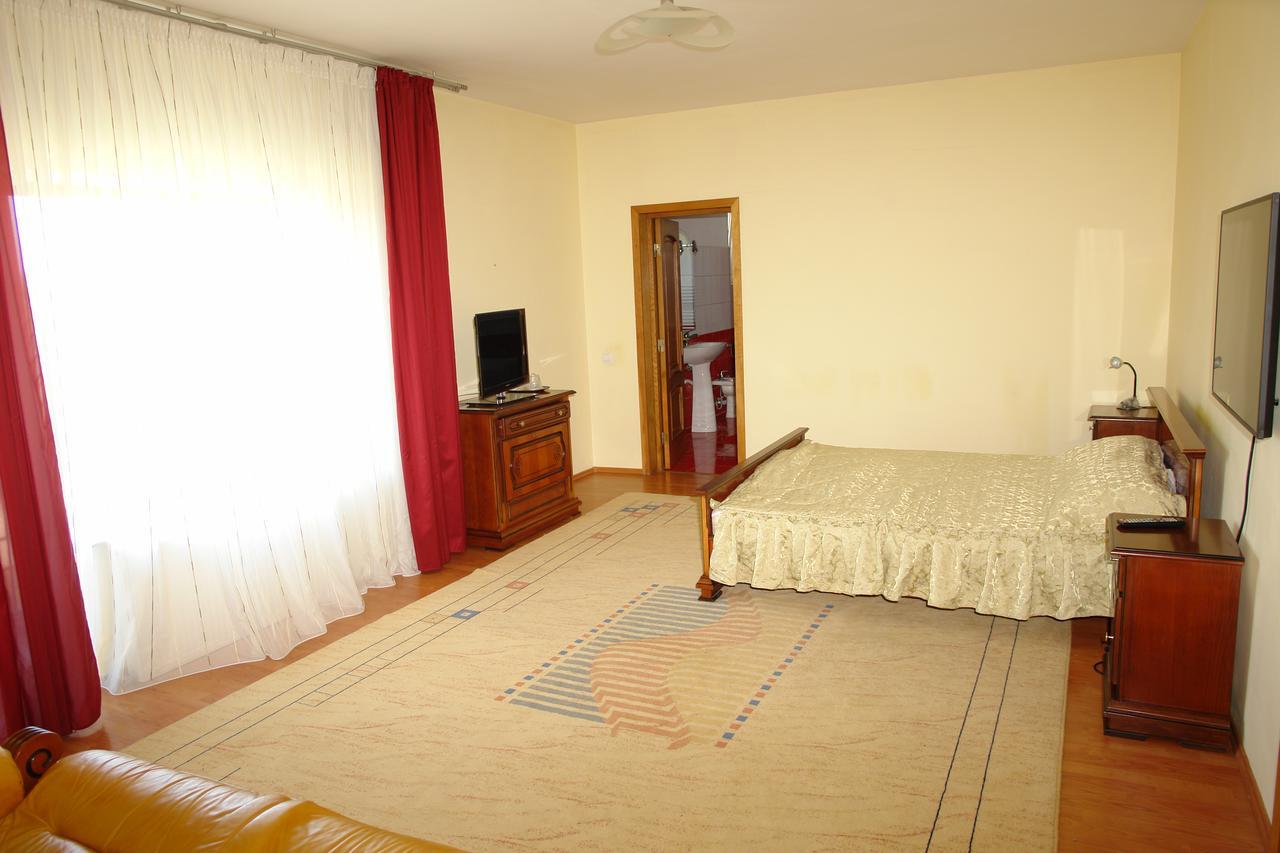 Pensiunea Casa Benko Bacău Buitenkant foto