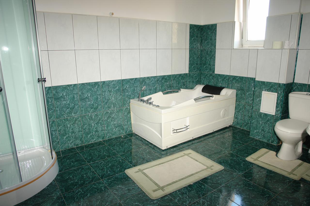 Pensiunea Casa Benko Bacău Buitenkant foto