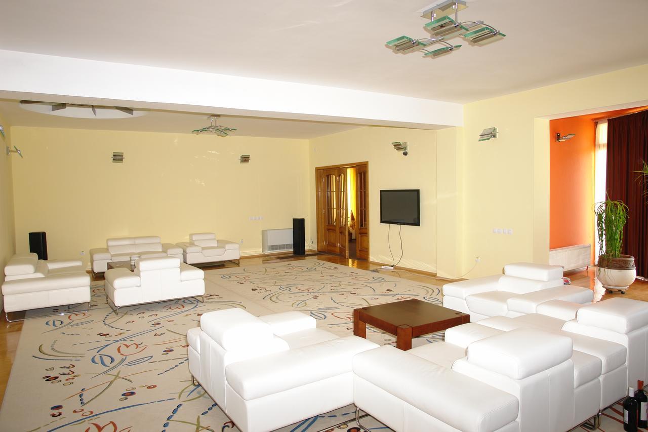 Pensiunea Casa Benko Bacău Buitenkant foto